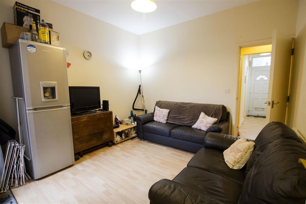 Property photo 2 of 16 Approach