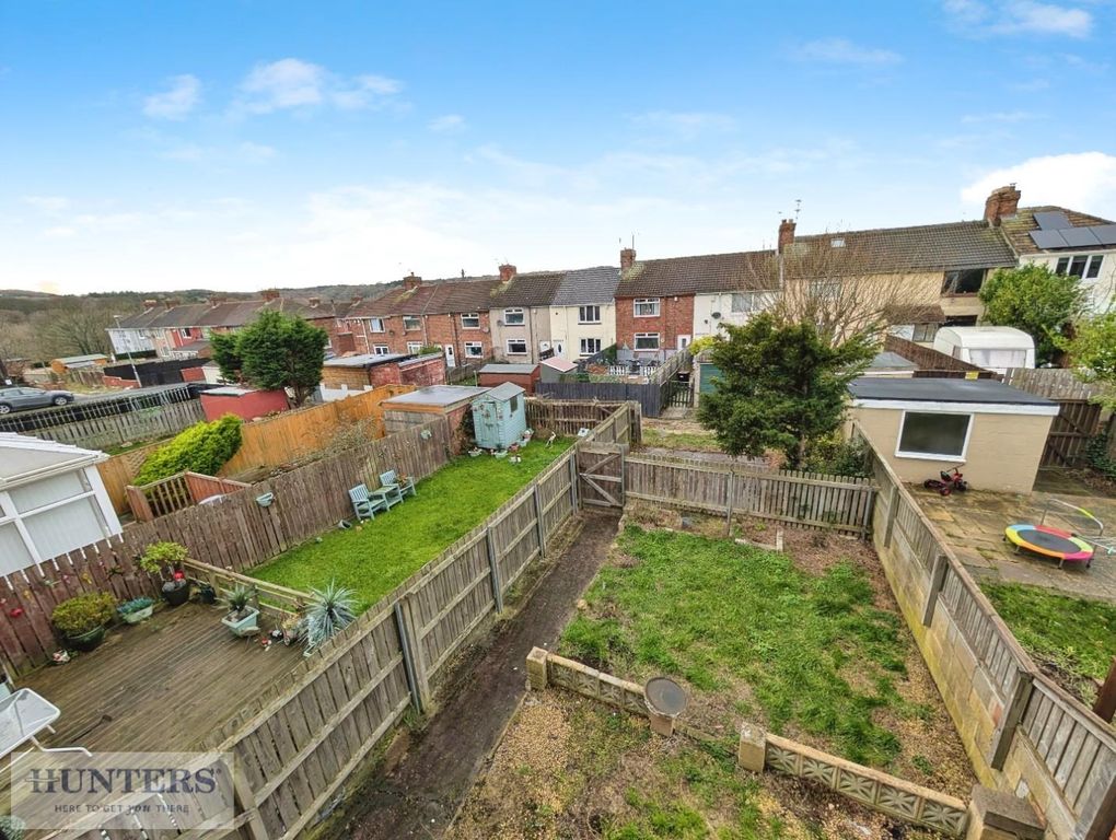 Property photo 2 of 18 Parking & Gardens