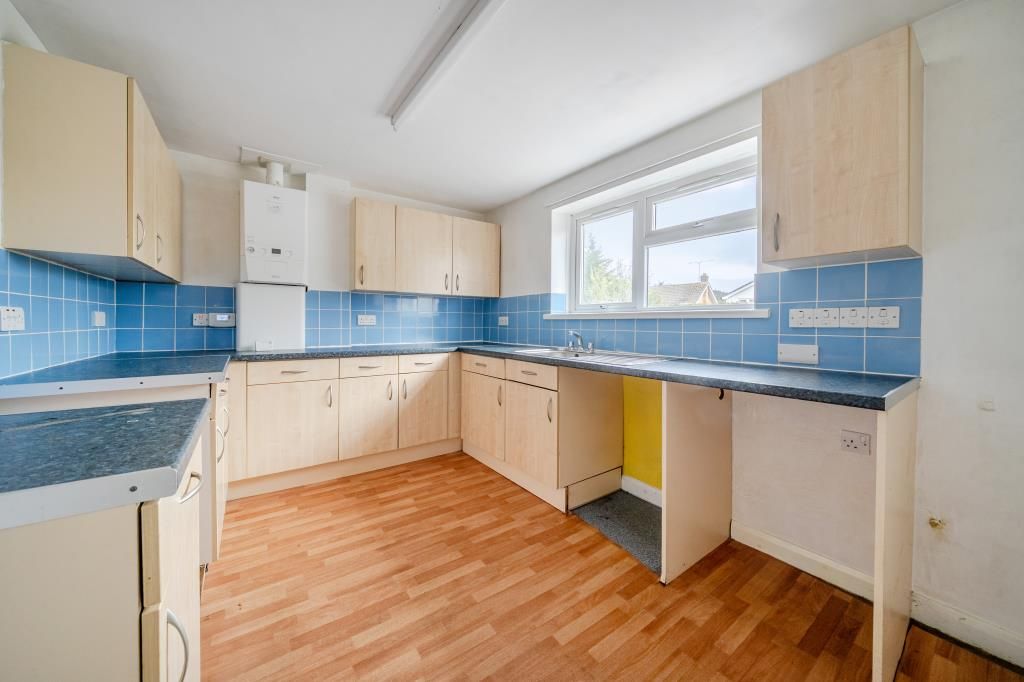 Property photo 3 of 8 Kitchen