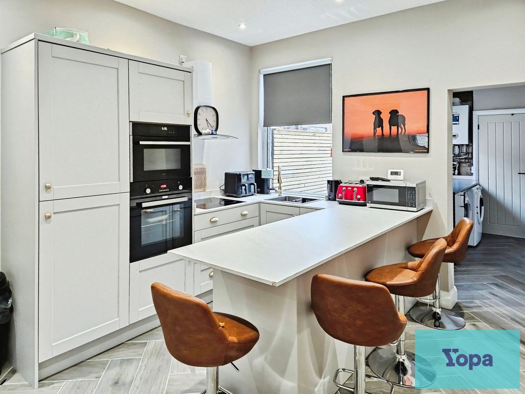 Property photo 2 of 18 Breakfast Kitchen