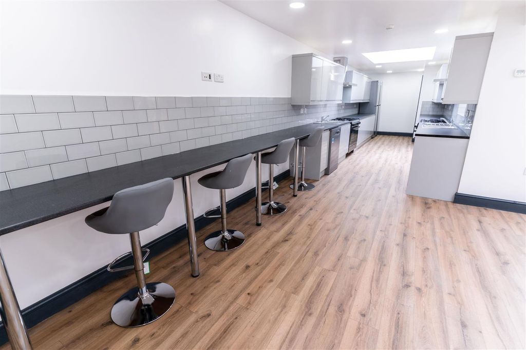 Property photo 1 of 19 Open Plan Kitchen/ L
