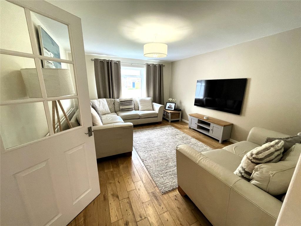 Property photo 3 of 10 Living Room