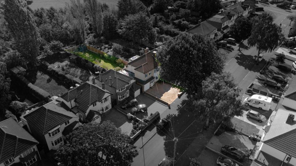 Property photo 2 of 28