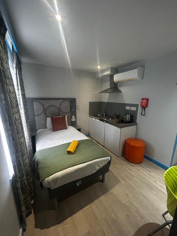 Property photo 1 of 5 Bright, Modern Single Studio Room With A Comfortab...