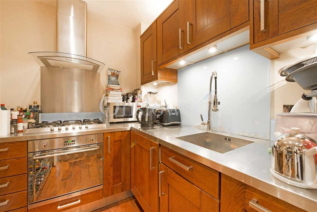 Property photo 3 of 9 Kitchen