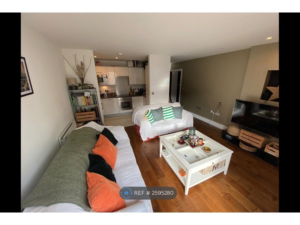 Property photo 3 of 10 Living Room