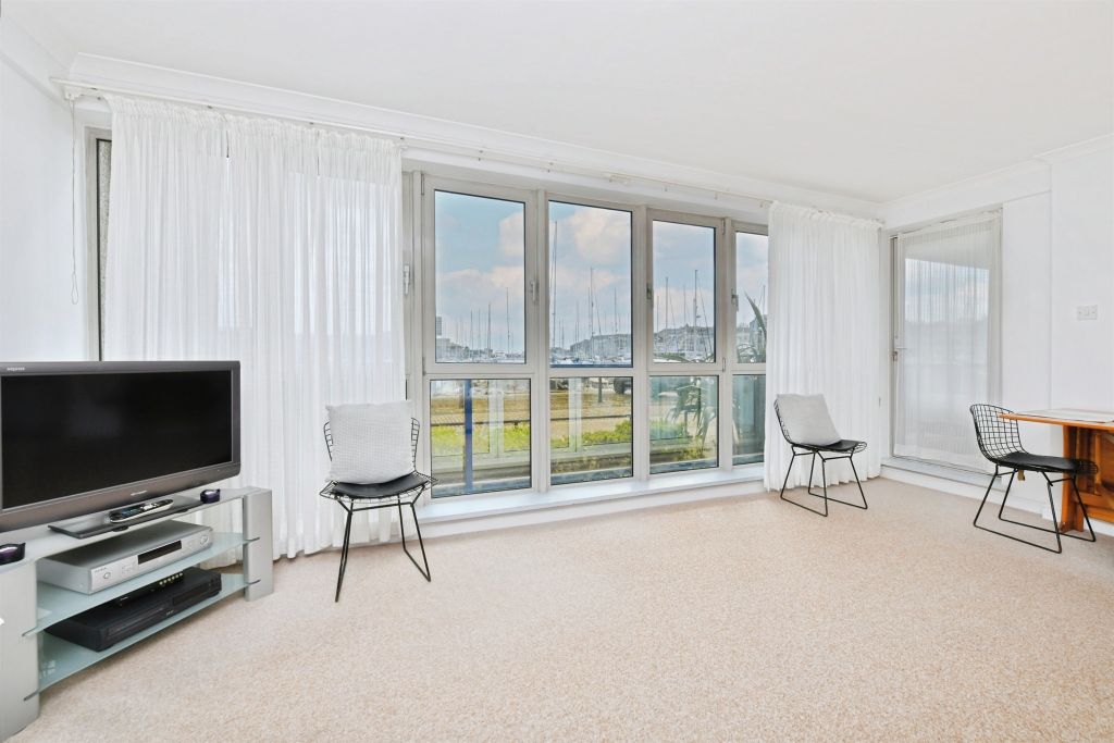 Property photo 3 of 18