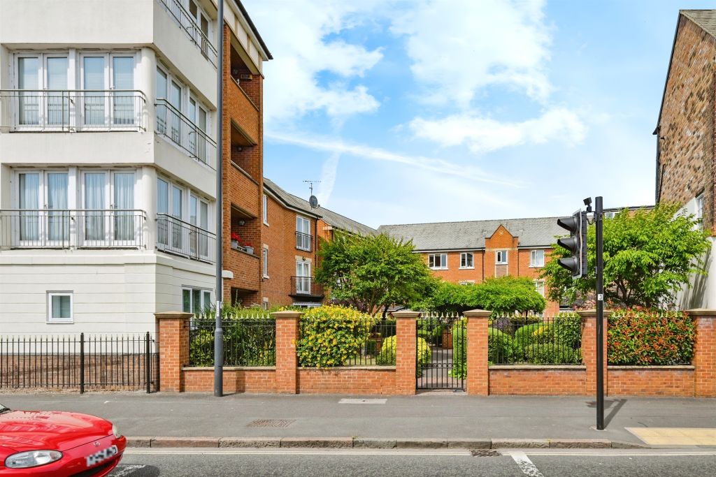 Property photo 2 of 17