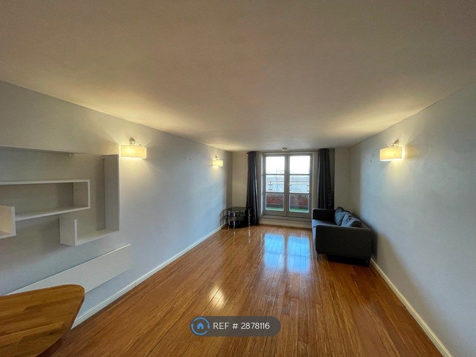 Property photo 3 of 15 Large Living Room