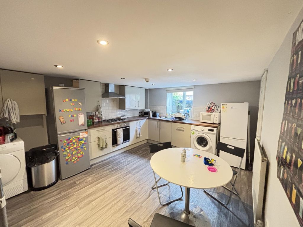 Property photo 3 of 16 Modern And Well-Organized Kitchen With Efficient A...