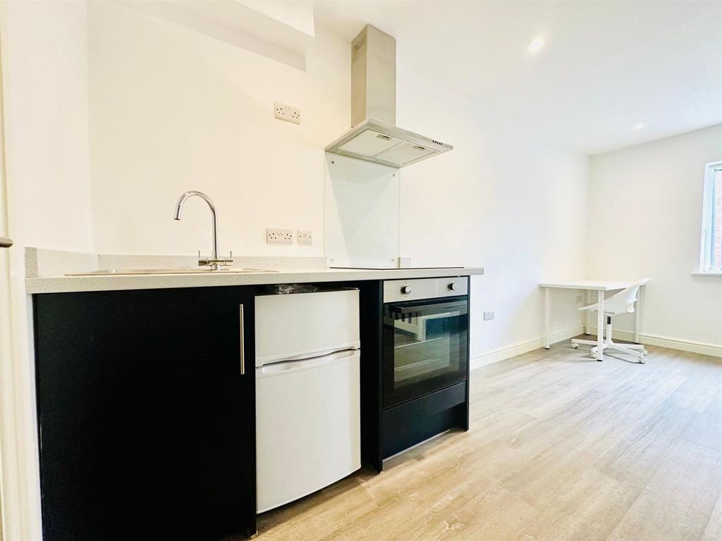 Property photo 3 of 5 Kitchen