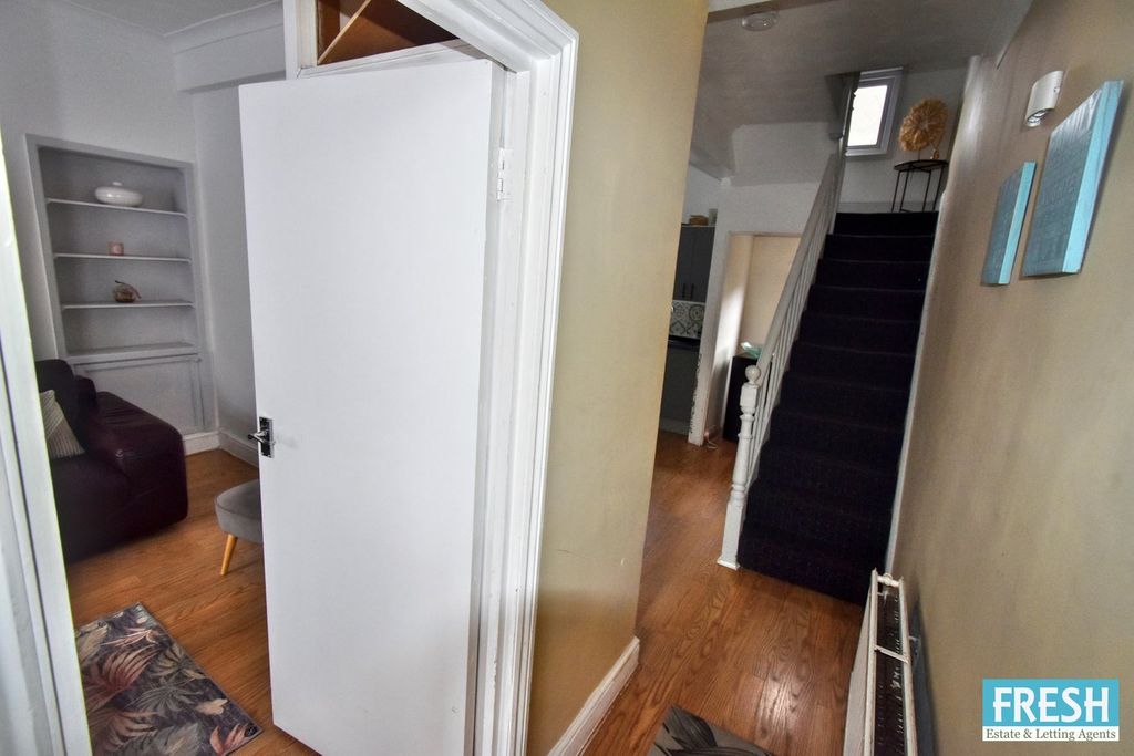 Property photo 2 of 27