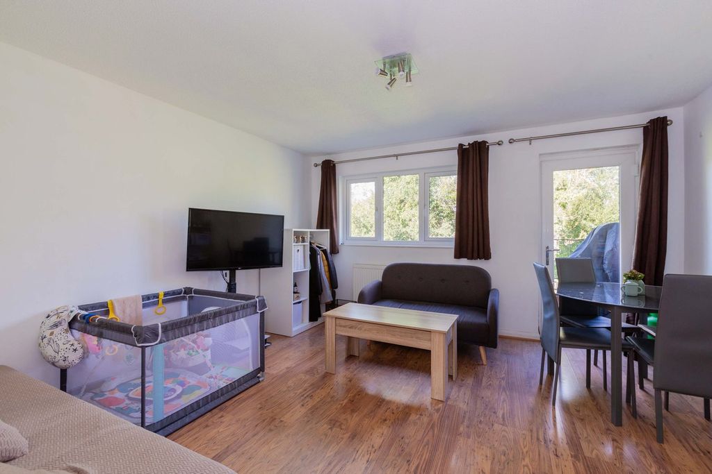 Property photo 3 of 8