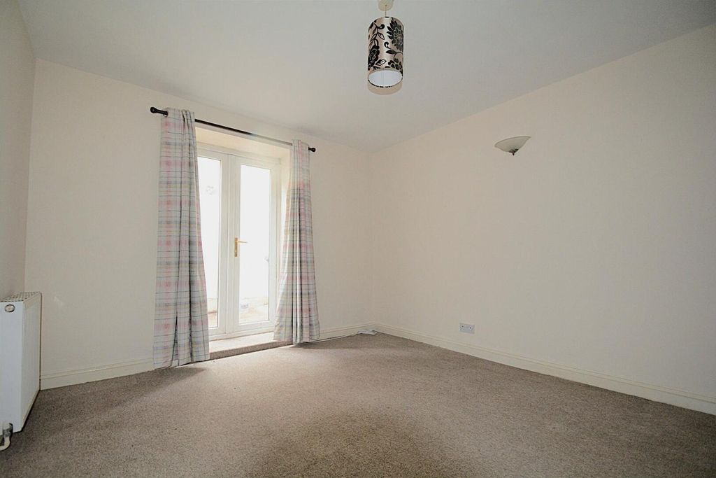 Property photo 3 of 7 Living Room