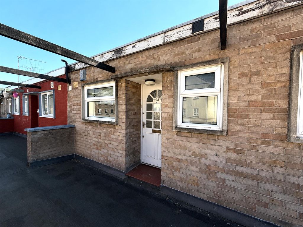 Property photo 1 of 8 Front