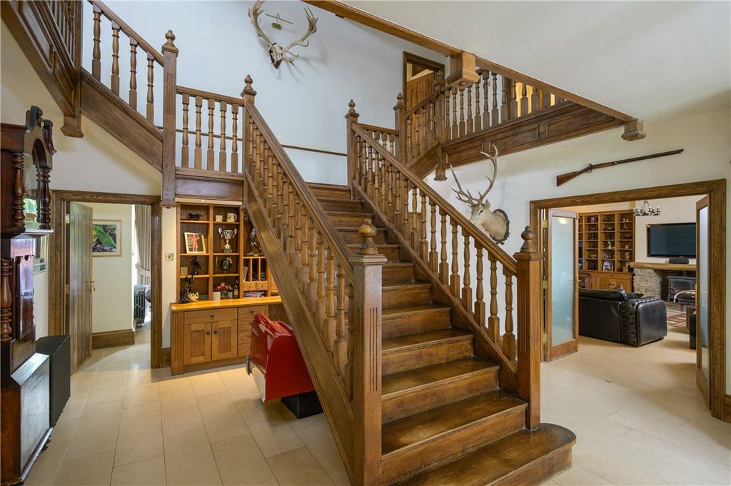 Property photo 3 of 22 Staircase