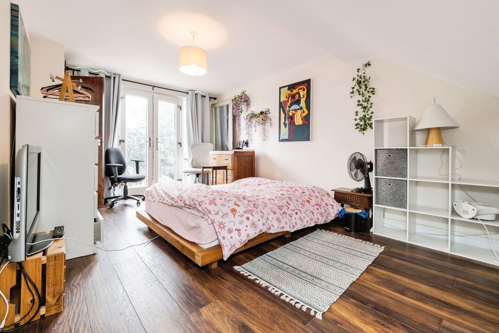Property photo 3 of 27 Pbox-Img.Jpg