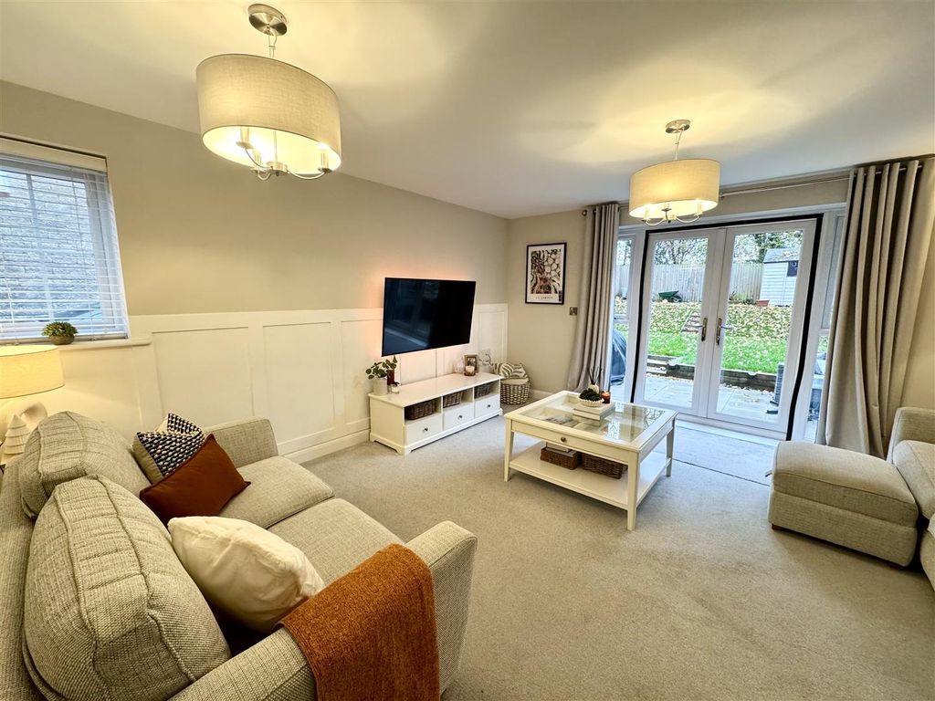 Property photo 2 of 15 Living/Dining Room