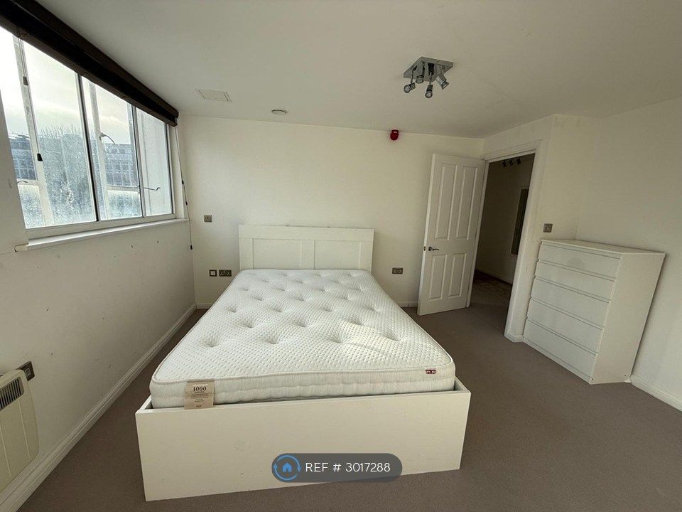 Property photo 3 of 10 Master Bedroom