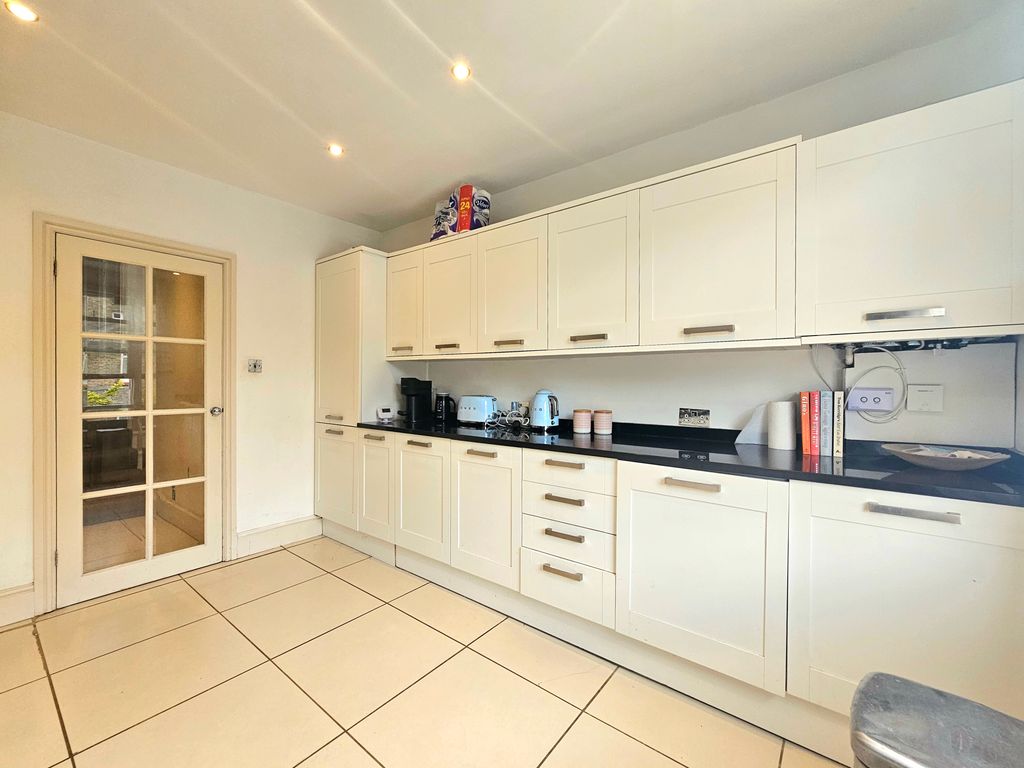 Property photo 3 of 16 3
