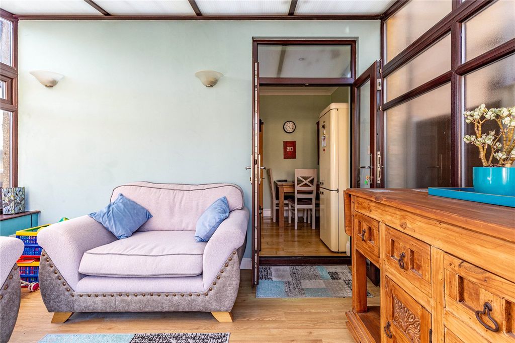 Property photo 2 of 18 Picture No. 13