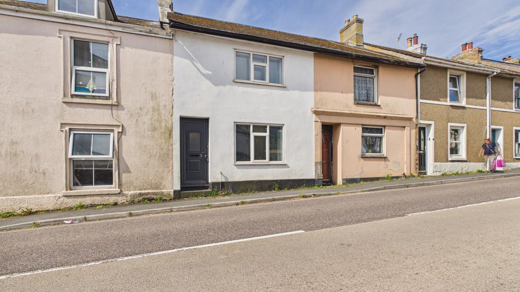 Property photo 1 of 10 2 Bedroom Mid Terraced House For Sale