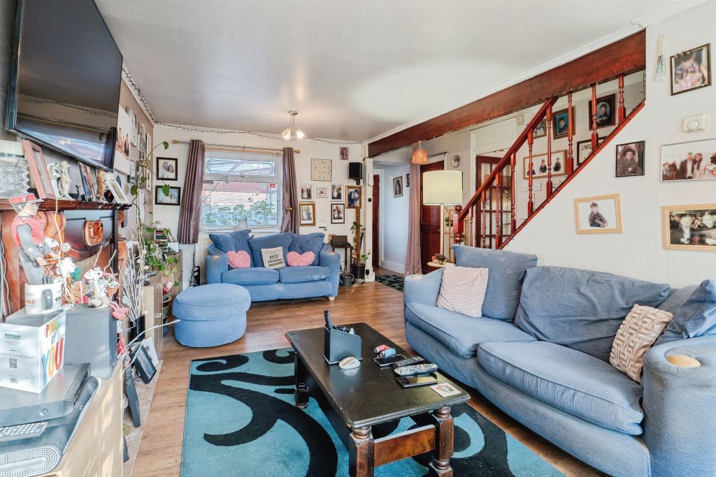 Property photo 2 of 17