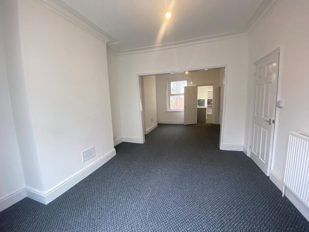 Property photo 3 of 10 Lounge