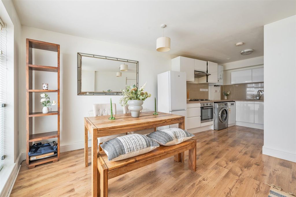 Property photo 1 of 14 Big Hill, E5
