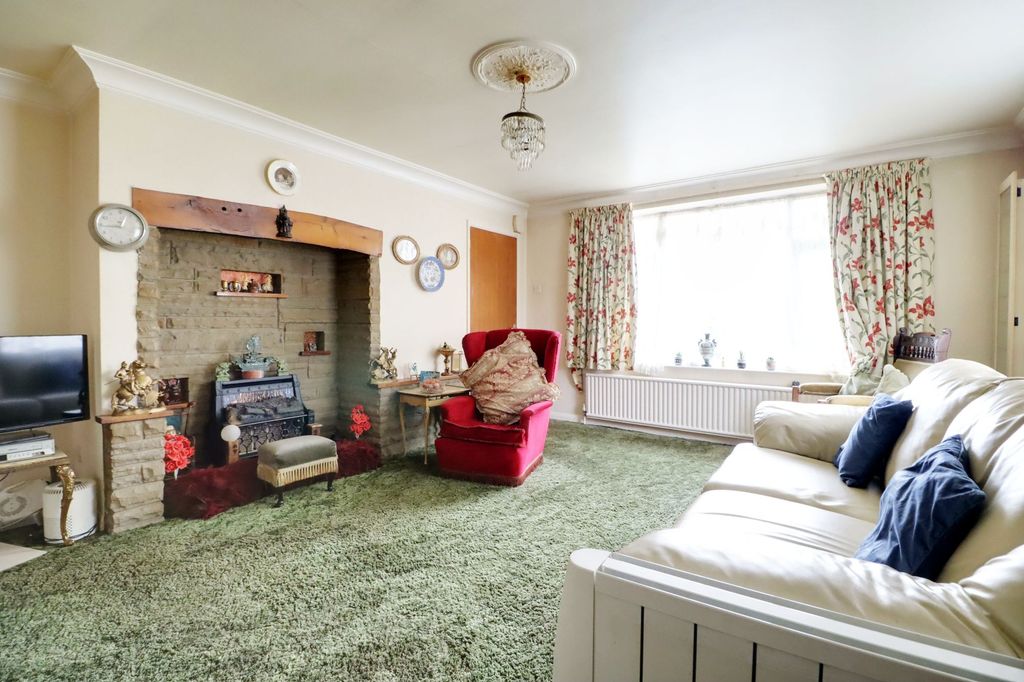 Property photo 3 of 18