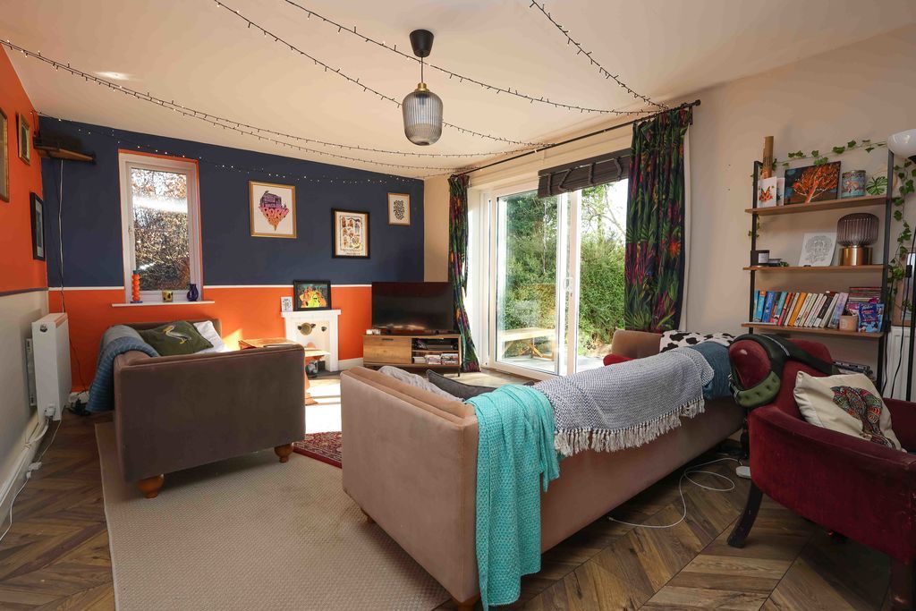 Property photo 2 of 11 Sitting Room