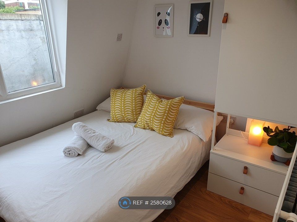 Property photo 1 of 8 Bedroom 2