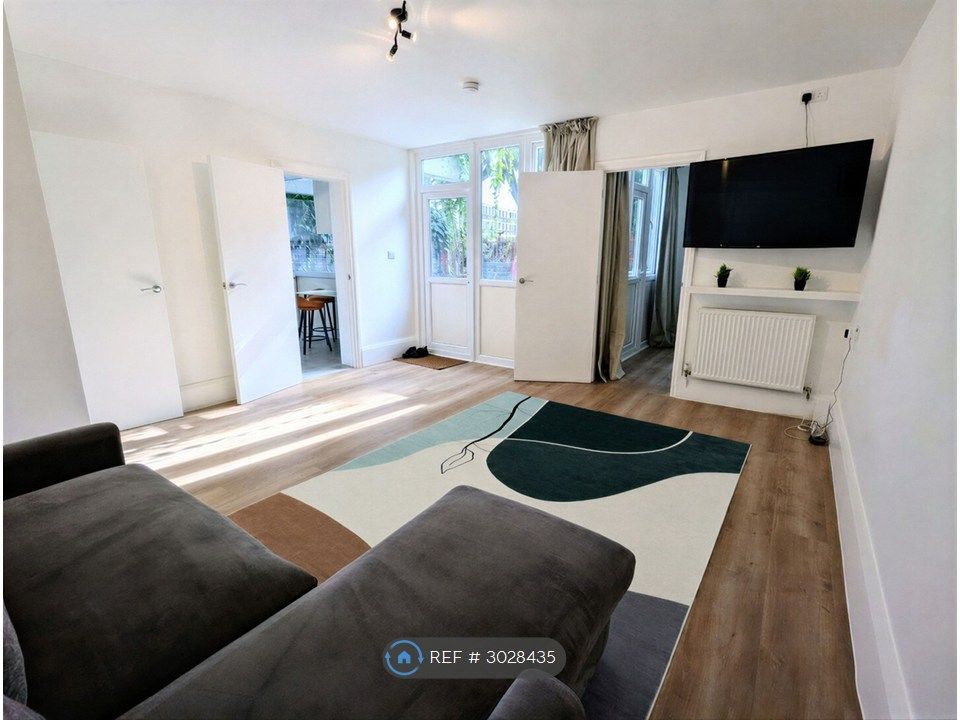 Property photo 1 of 20 Living Room