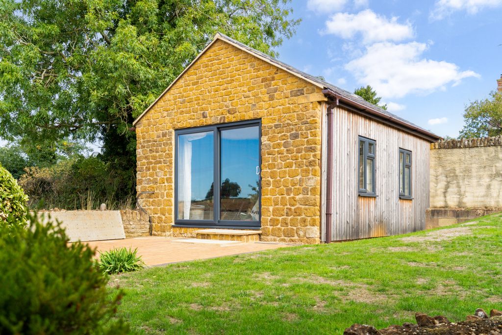 Property photo 2 of 22 Outbuilding