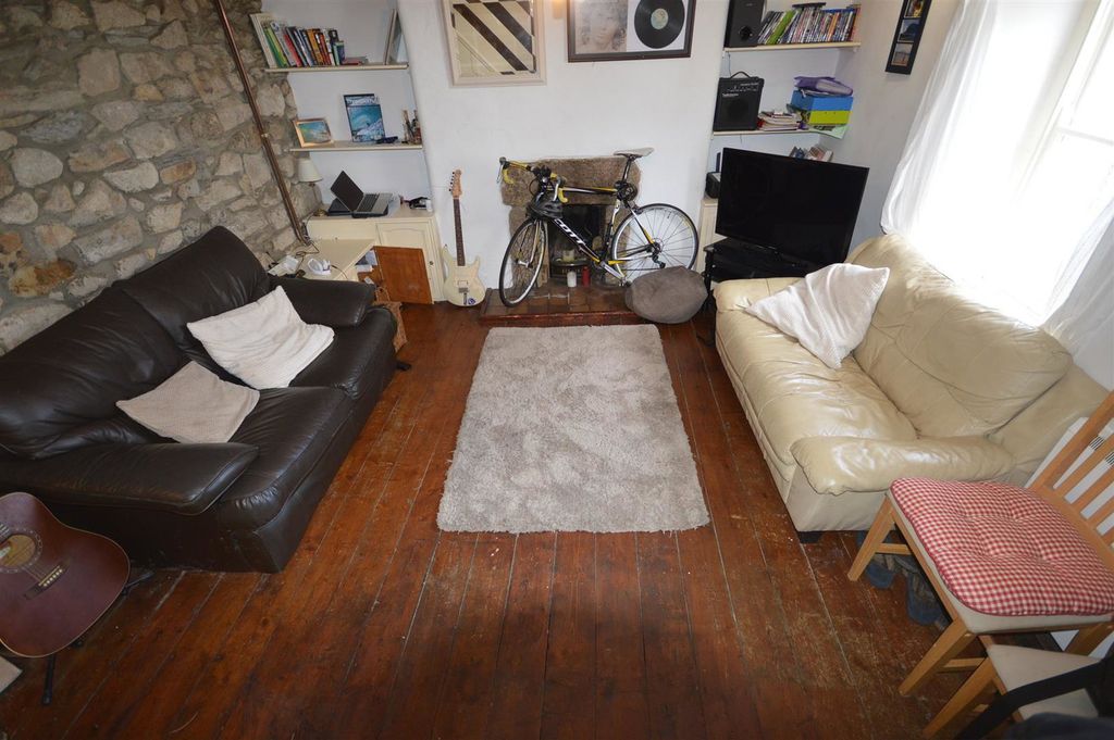 Property photo 3 of 6