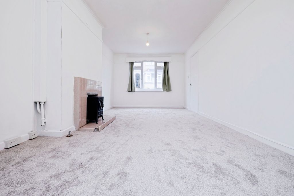 Property photo 2 of 16 Photo