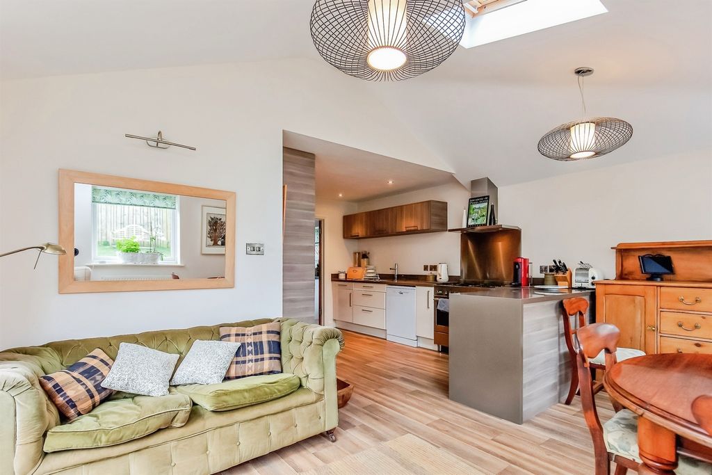 Property photo 3 of 21