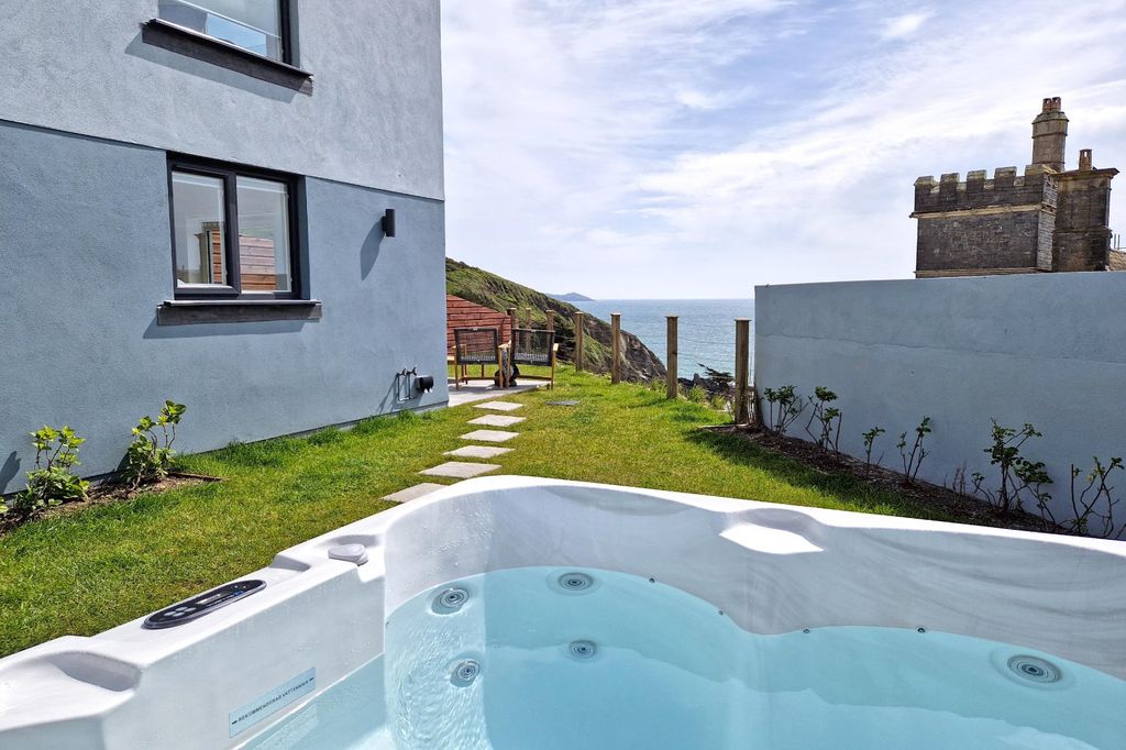 Property photo 3 of 18 Hot Tub And Aspect