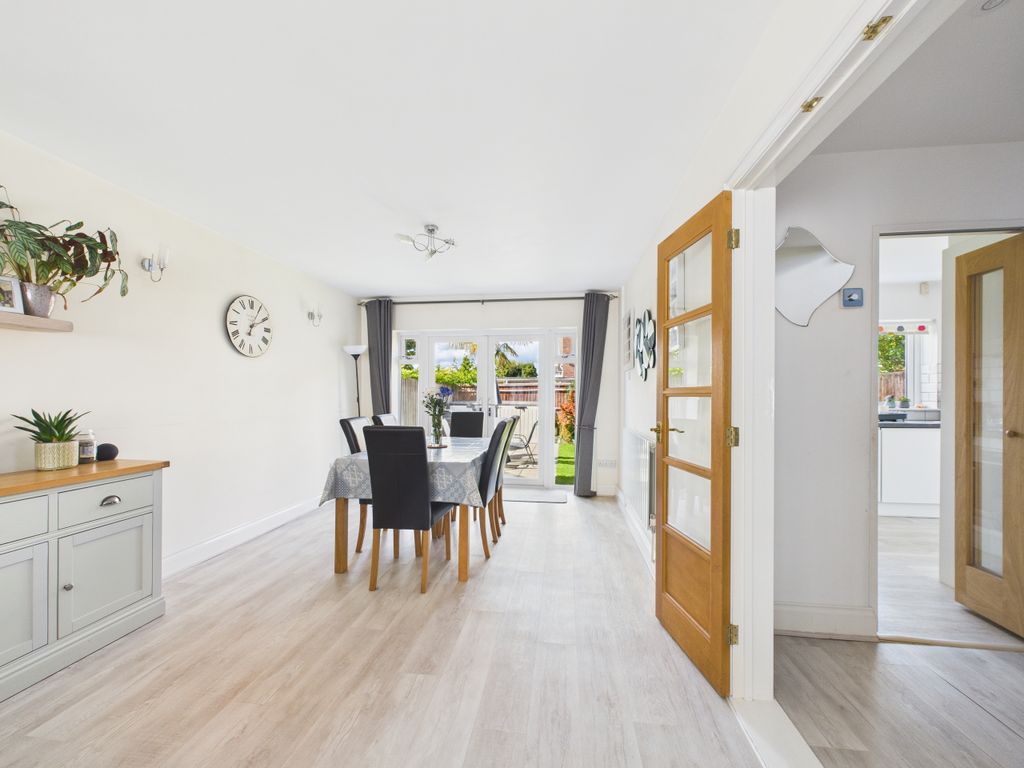 Property photo 3 of 19 Dining 1