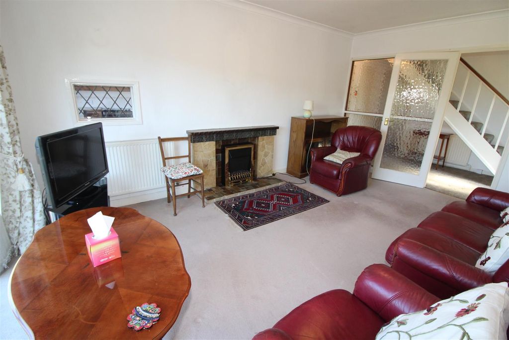 Property photo 3 of 31 Lounge