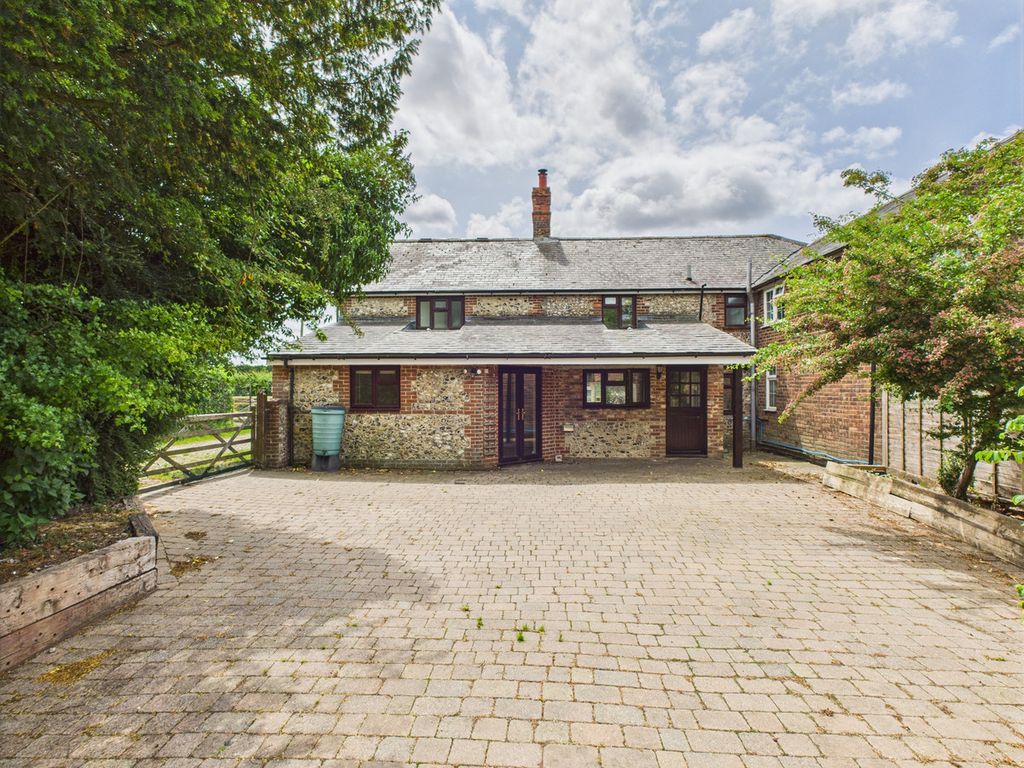 Property photo 2 of 28