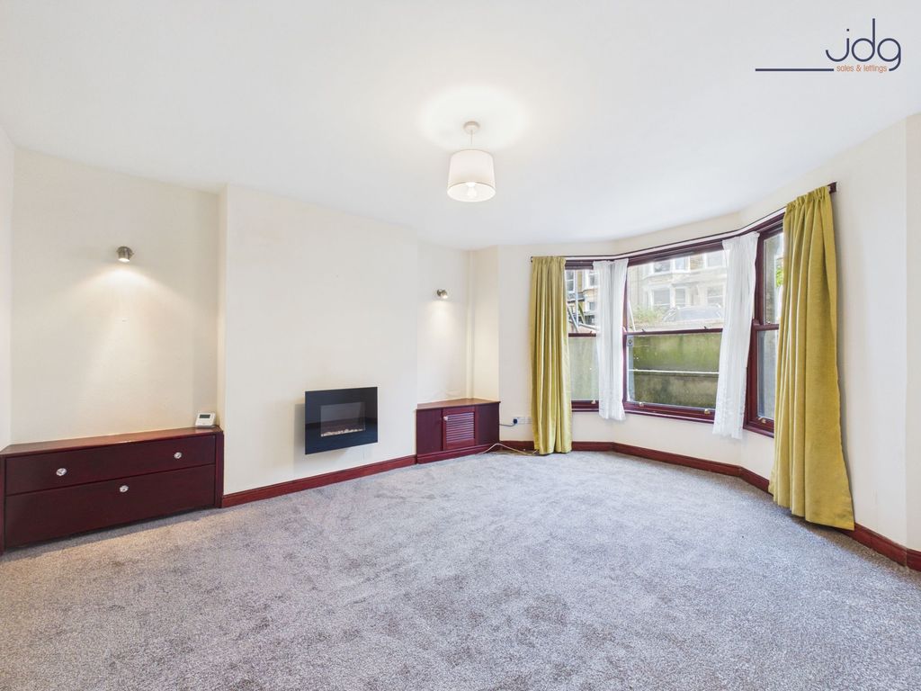 Property photo 2 of 6 Lounge