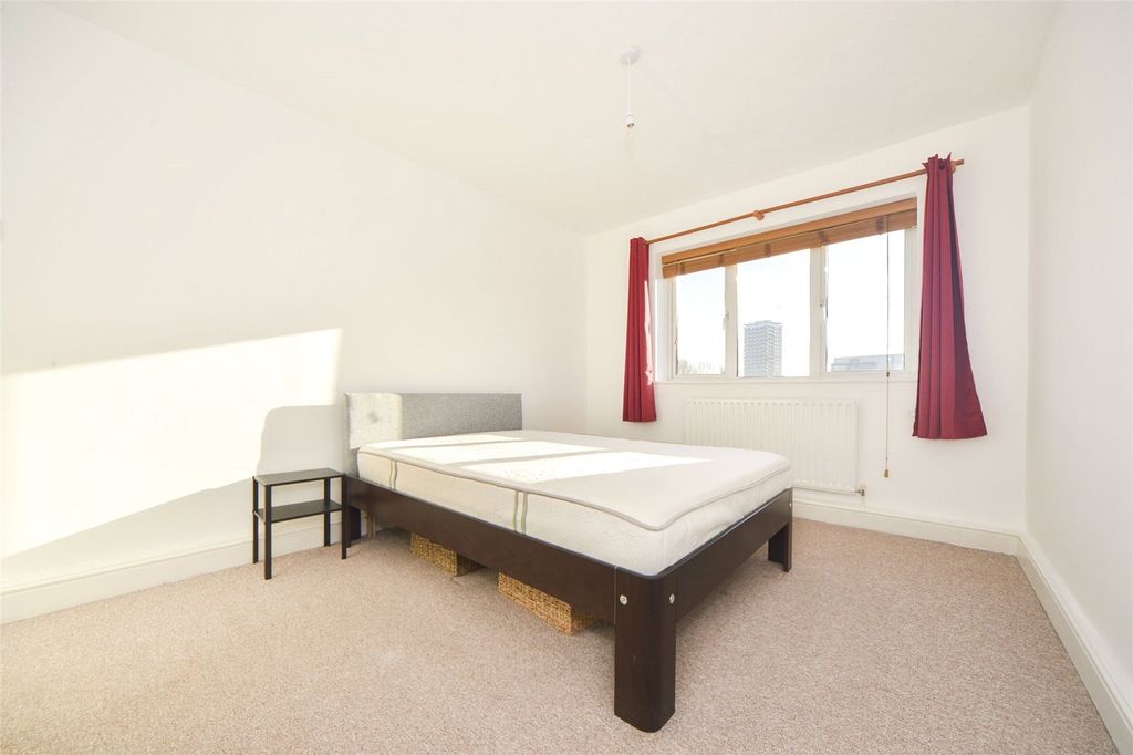 Property photo 2 of 12 Bedroom