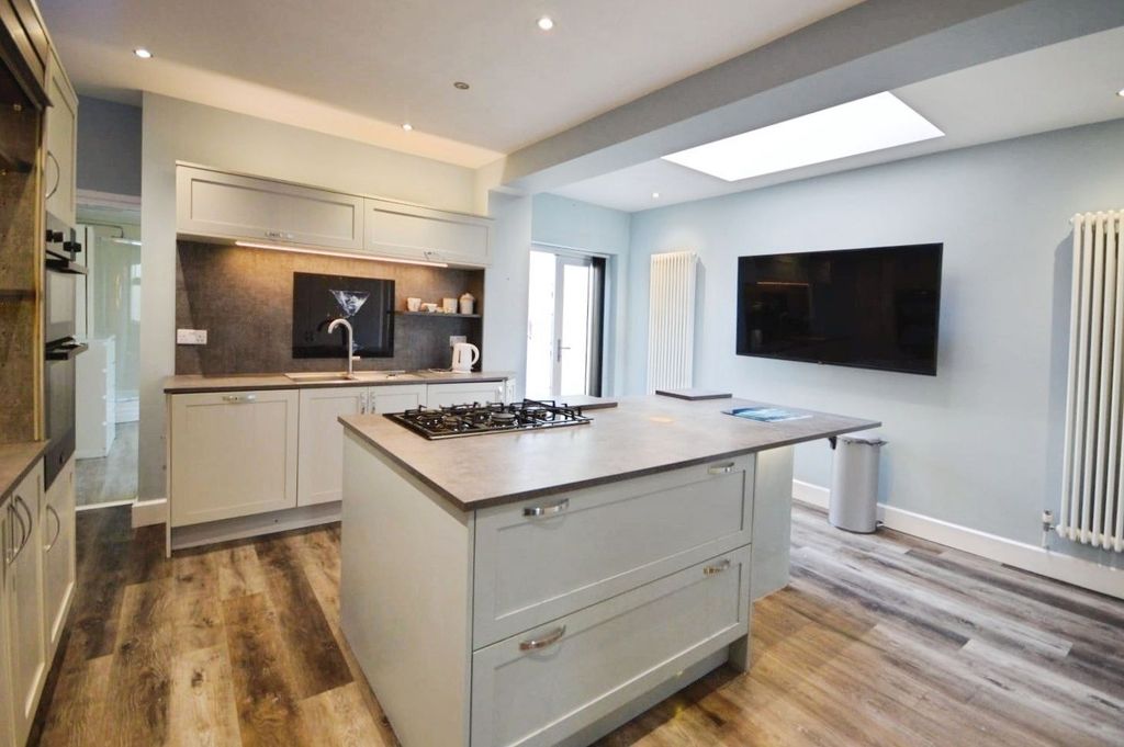 Property photo 2 of 23