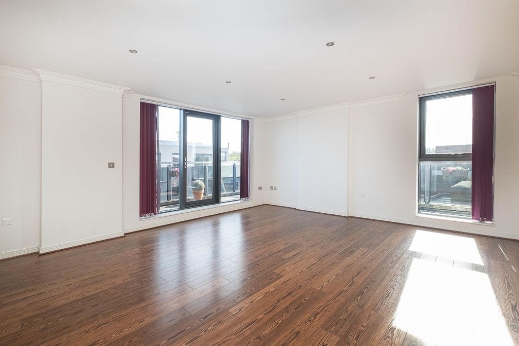 Property photo 1 of 18