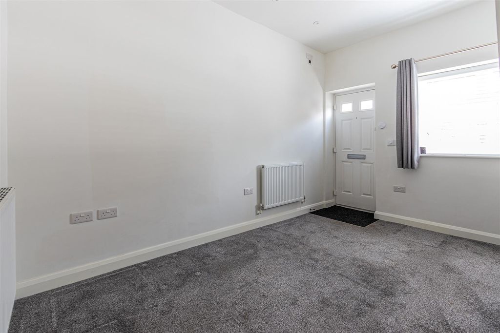 Property photo 3 of 12 Clive Road 15A (6 Of 11).Jpg