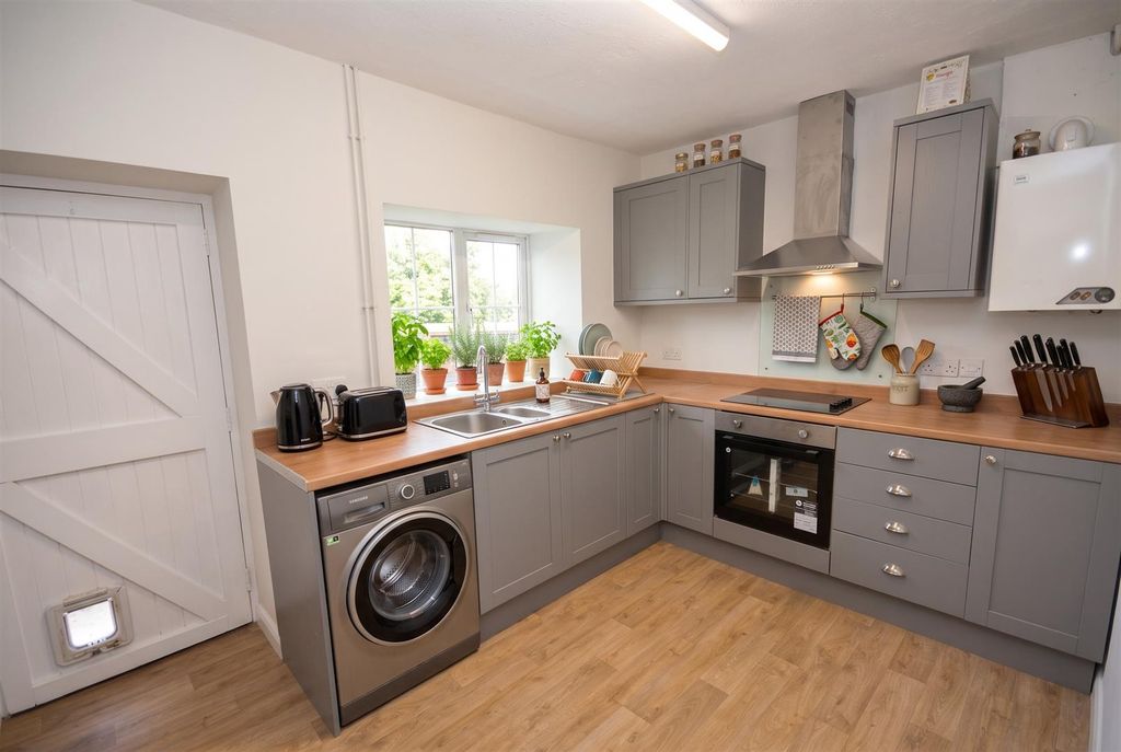 Property photo 2 of 7 Kitchen.Jpg