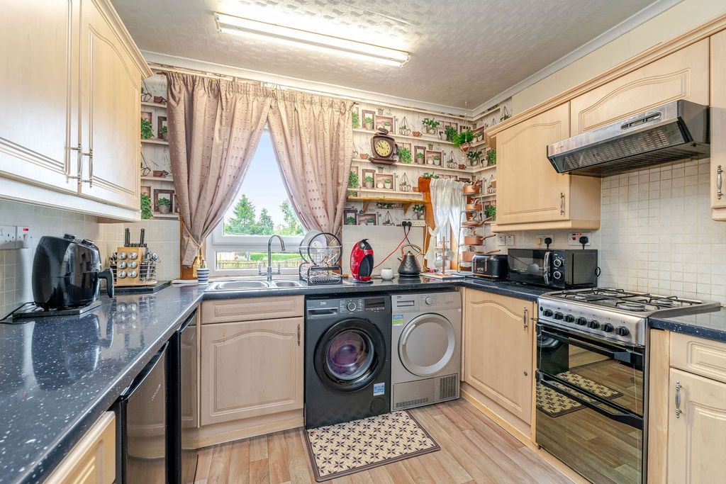 Property photo 3 of 18 Kitchen