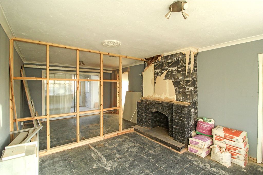 Property photo 3 of 21 Picture No. 02