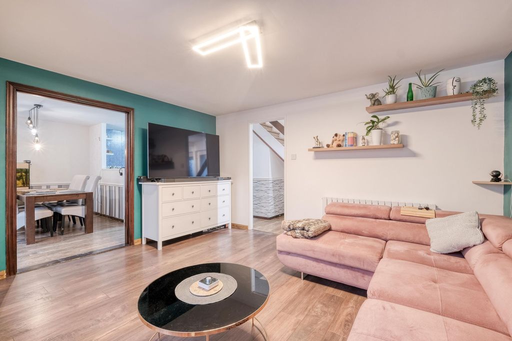 Property photo 2 of 24